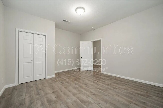 Building Photo - 606 E Brin St