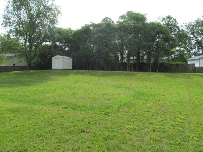Building Photo - Brick Ranch in Rural Hall with fenced back...