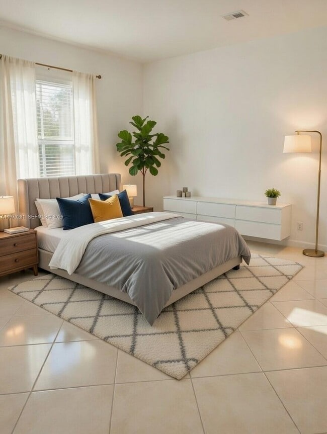 Building Photo - 146 NE 1st Ave