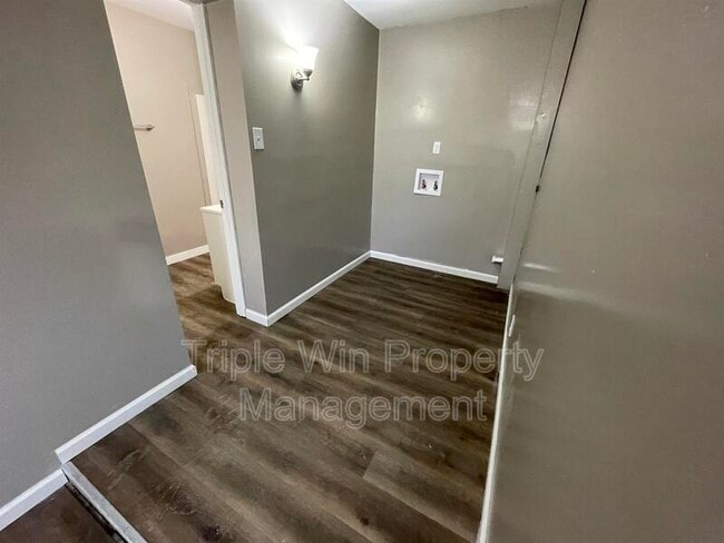 Building Photo - 10261 Imperial Dr