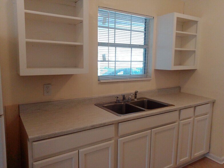 Building Photo - 2537 Chris Ct