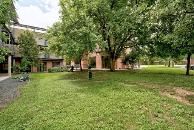 Building Photo - 2525 S Lamar Blvd
