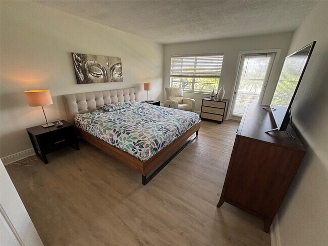 Building Photo - 4310 NW 12th Ct