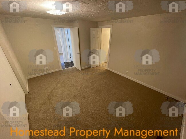 Building Photo - 130 Cottonwood Ct