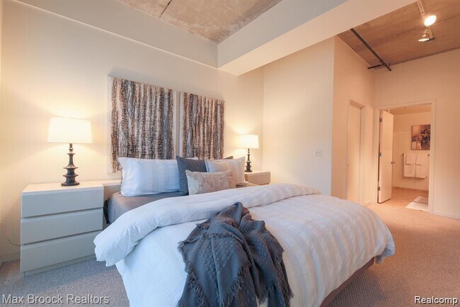 Building Photo - 3670 Woodward Ave