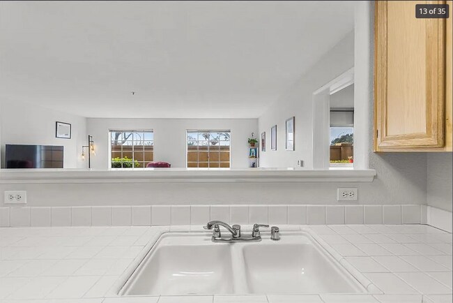 Building Photo - 2 Bedroom 2 Bath Condo in Gated Community ...
