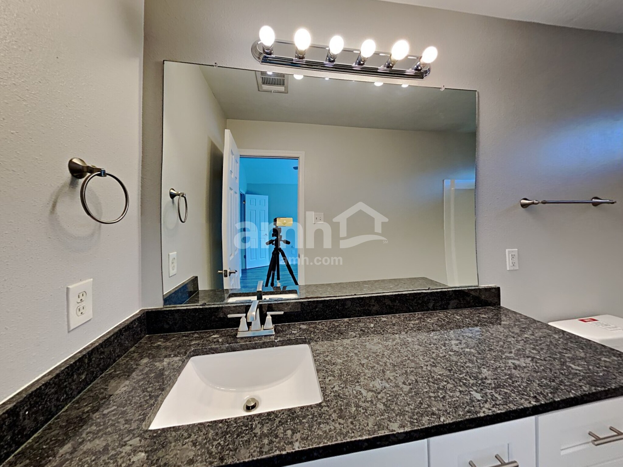 Building Photo - 13310 Ambrosa Dr