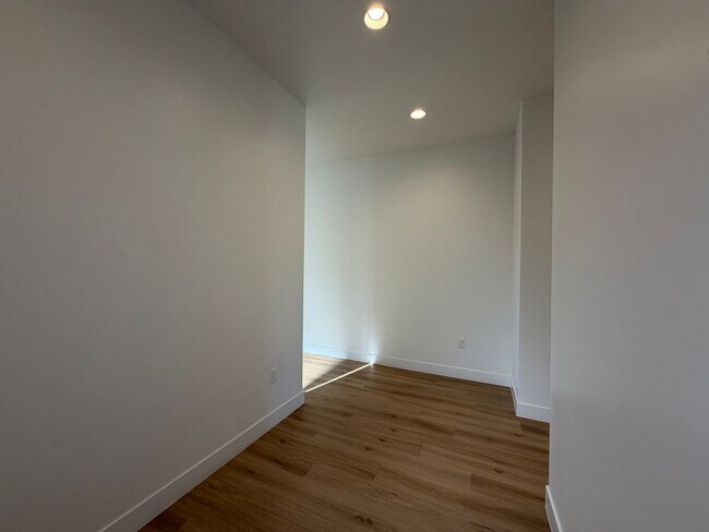 Building Photo - SPACIOUS PATIO HOME FOR RENT!