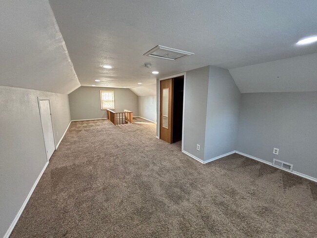 Building Photo - 4 Bedroom House Near MSUM!