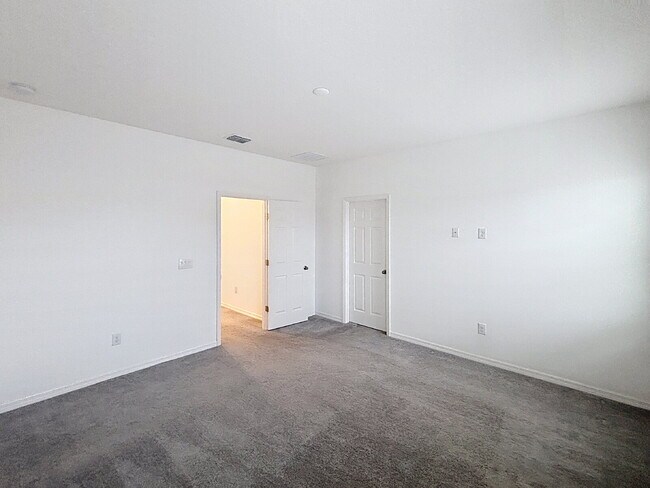 Building Photo - 6310 Goldcoast Ave