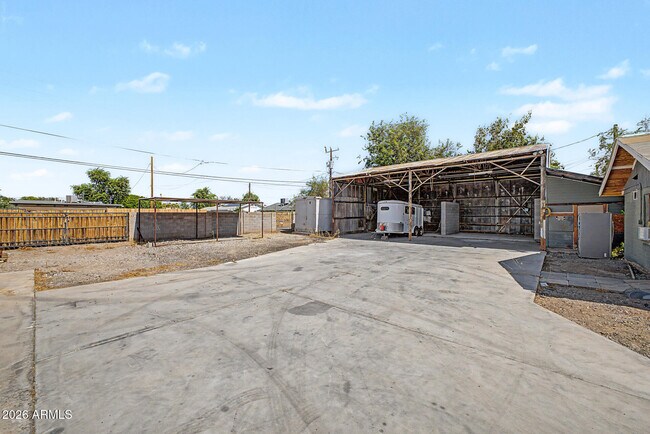 Building Photo - 317 N Elm St