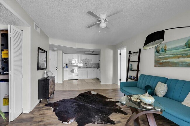 Building Photo - 588 Fairways Ln