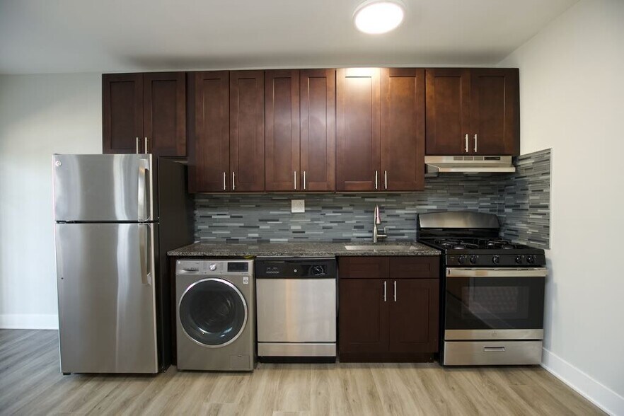 Building Photo - 730 Judson Ave