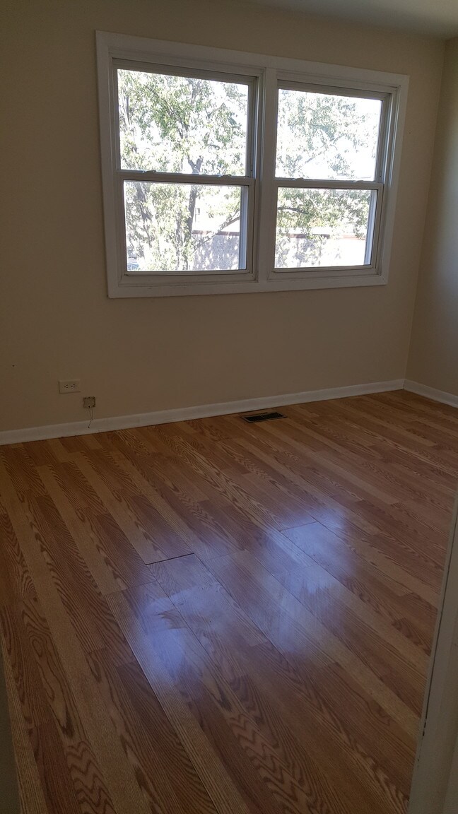 Building Photo - 1854 Jamestown Cir