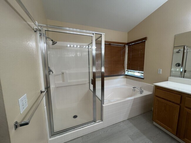 Building Photo - 37978 Spur Dr