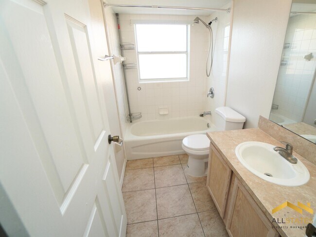Building Photo - 694 Park Valley Cir