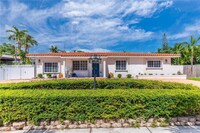 Building Photo - 9901 SW 35th Terrace