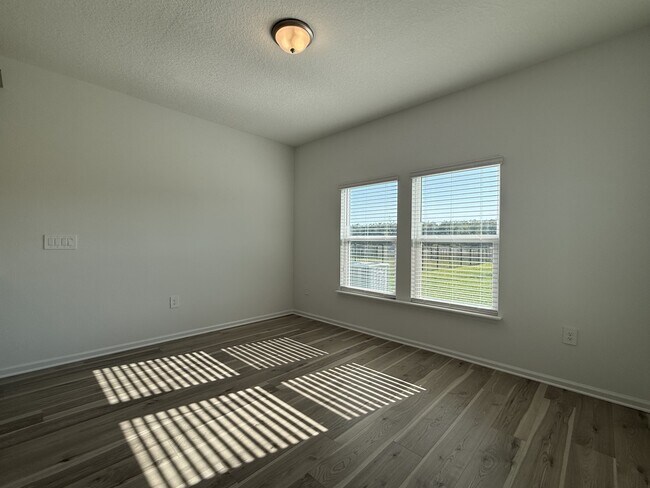 Building Photo - 104 Charmer Trce