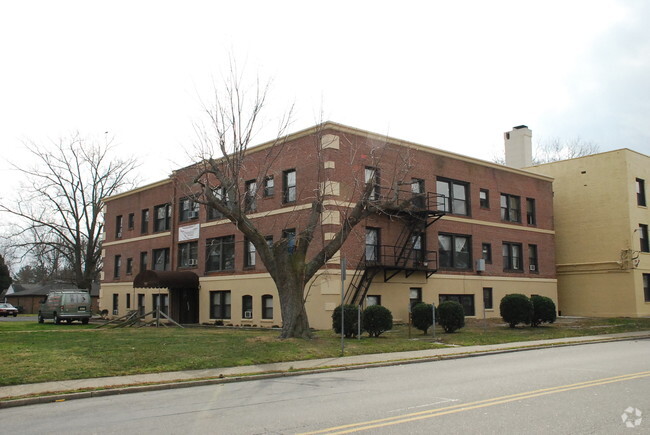 Building Photo - Maple Manor Apartments
