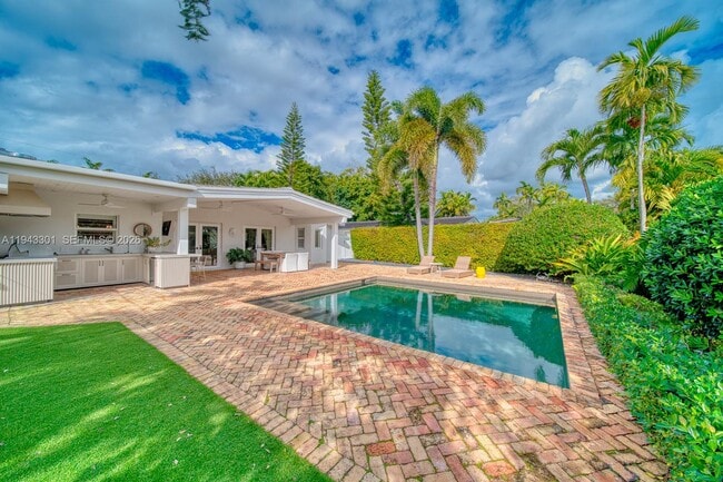 Building Photo - 7621 SW 65th Pl