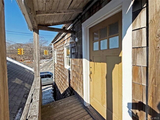 Building Photo - 495 Montauk Hwy