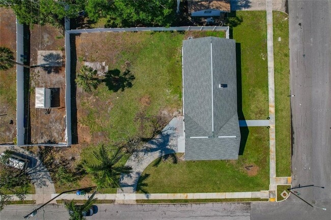 Building Photo - 1838 1st Ave E