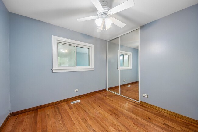 Building Photo - 670 Lakeview Ln