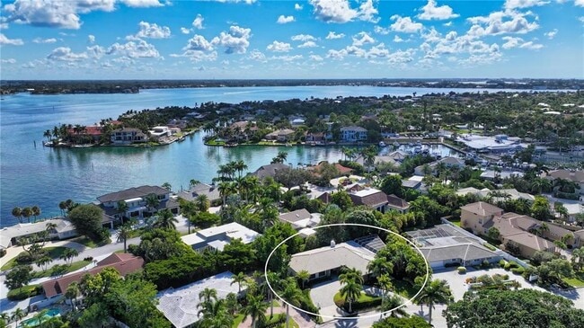 Building Photo - 245 Bird Key Dr