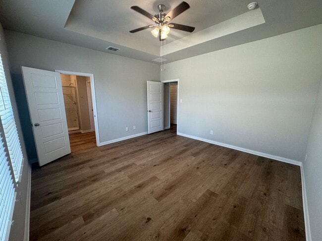 Building Photo - Stunning 3x2 Luxury Duplex in Buda, TX!