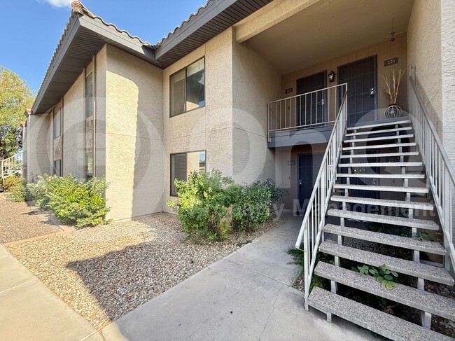 Building Photo - 1402 E Guadalupe Rd