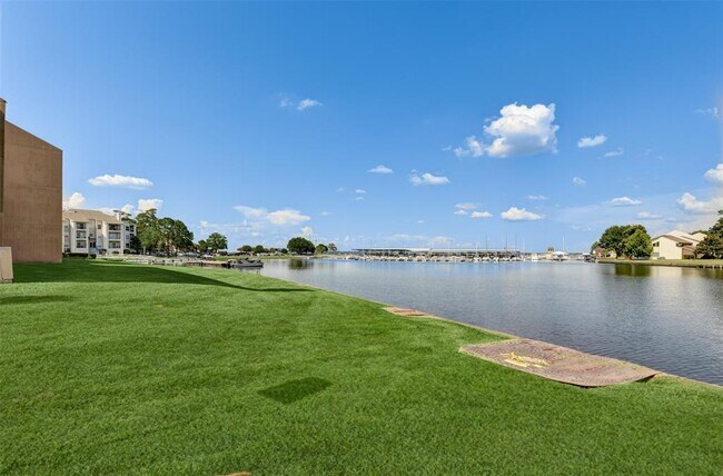 Building Photo - 12600 Melville Dr