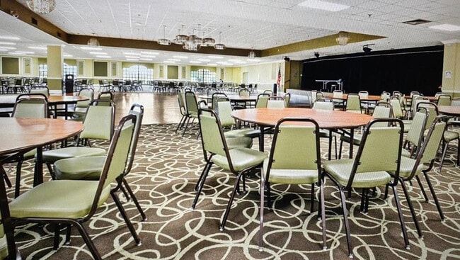 Building Photo - 543 Mansfield M