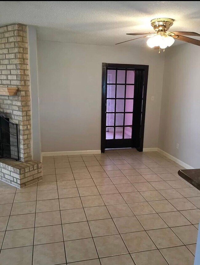 Building Photo - 3110 Kleinmann Ave
