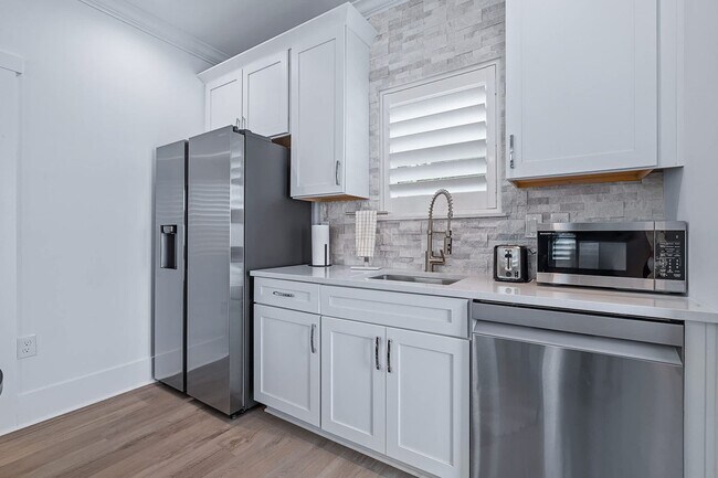 Building Photo - 5484 3rd St