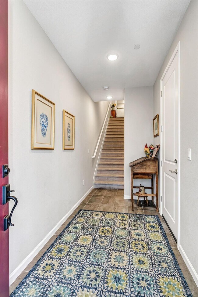 Building Photo - 327 Pear Tree Ln