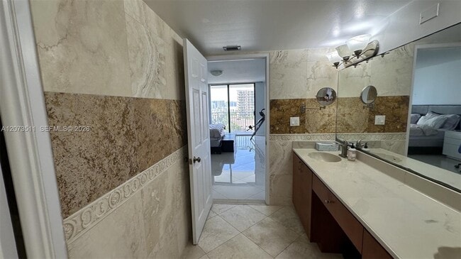 Building Photo - 210 174th St
