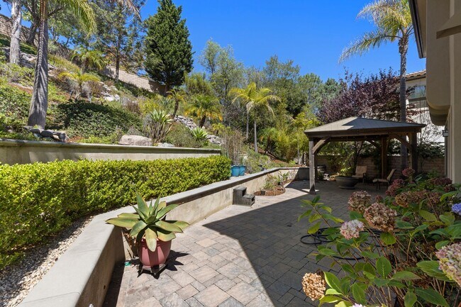 Building Photo - Elegant 5-Bedroom Carmel Valley Home with ...