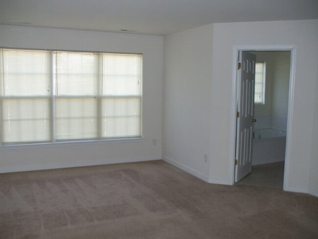 Building Photo - Great Townhome in Glen Allen