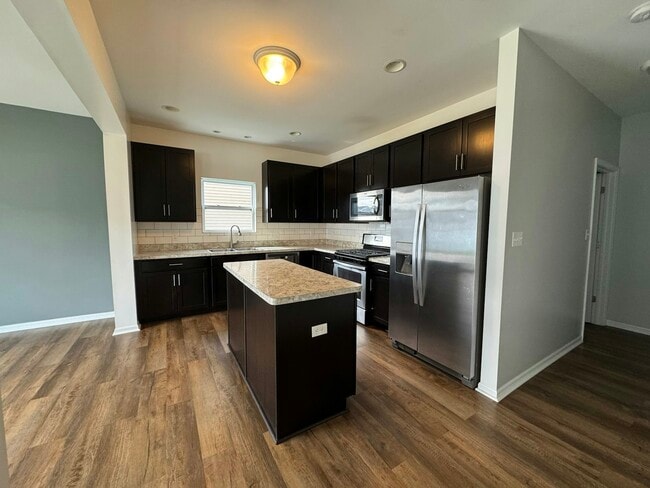 Building Photo - 13187 Roosevelt Pl