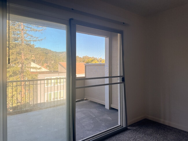 Building Photo - 1821 Lincoln Ave