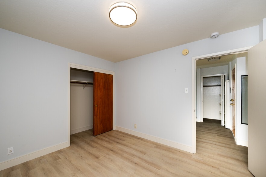 Building Photo - 185 Sickles Ave