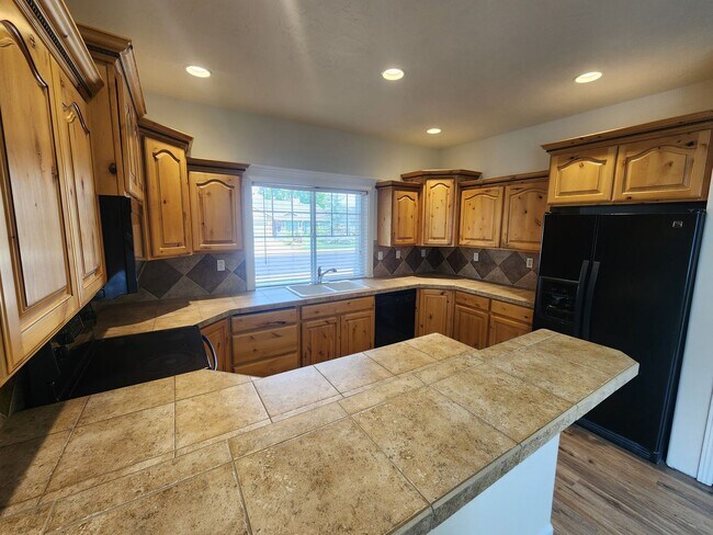Building Photo - Remodeled 4 bedroom home