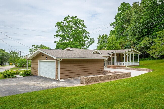 Building Photo - 2134 Morris Hill Rd