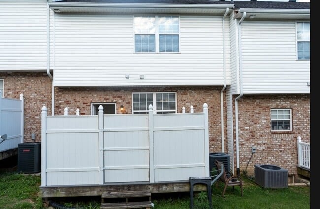Building Photo - 614 Spence Enclave Way