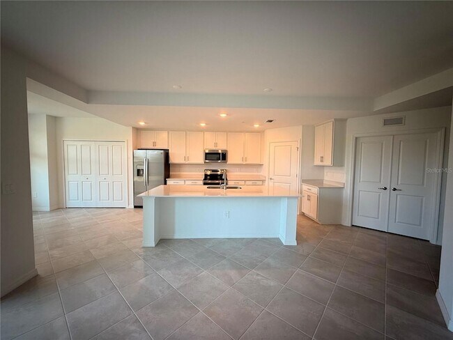 Building Photo - 14231 Heritage Landing Blvd