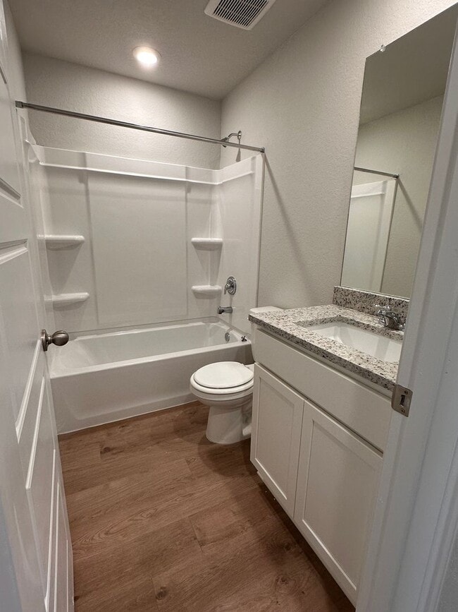 Building Photo - Gorgeous Luxury 3/2.5 Home