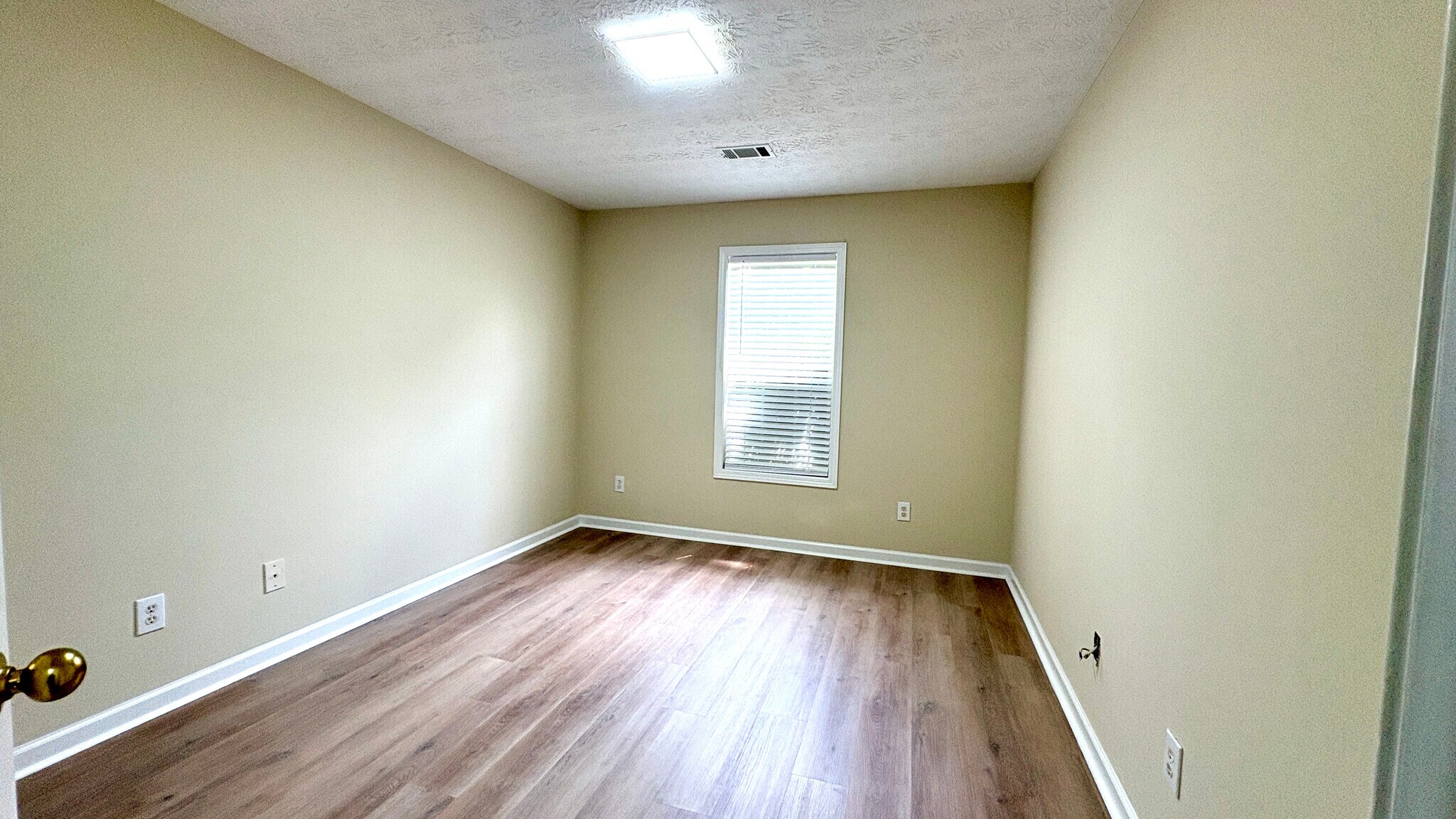 Building Photo - 2336 Pettit Dr