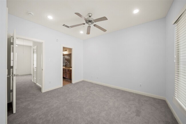 Building Photo - 202 McGowen St