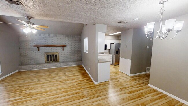 Building Photo - 519 Myra Lou Ave
