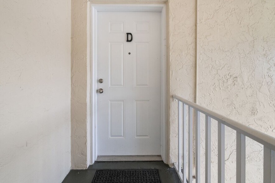 Building Photo - 12630 Kenwood Ln